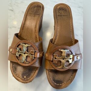 Tory Burch Patti leather wedge platform slide sandals with a gold logo, GUC, 7M